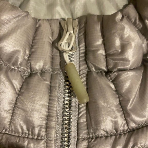 The North Face ThermoBall Silver Puffer Vest Women’s Small Lightweight Quilted - Picture 10 of 13